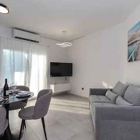Apartment Bevanda 2 *